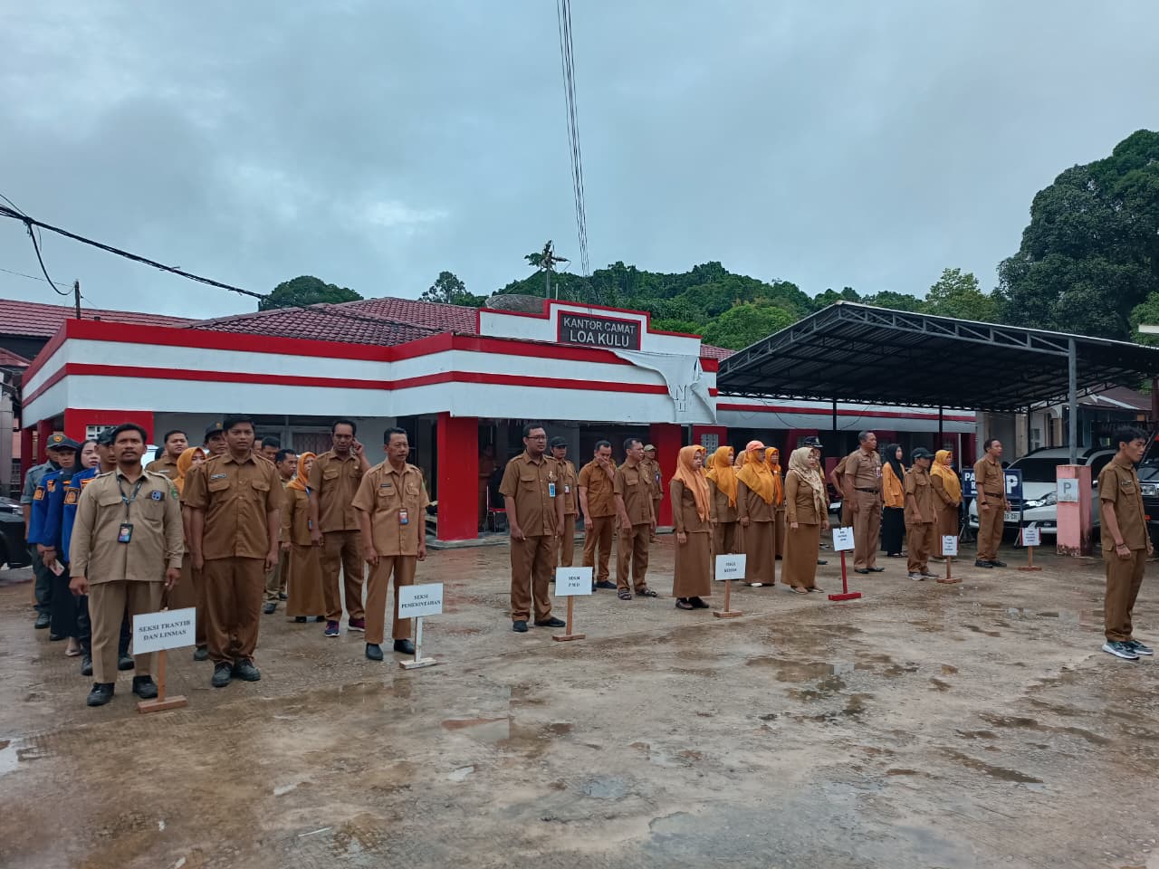 Kantor Camat Loa Kulu Gelar Apel Pagi Rutin, Plt. Sekcam Tekankan E-Kinerja dan RHK Pegawai