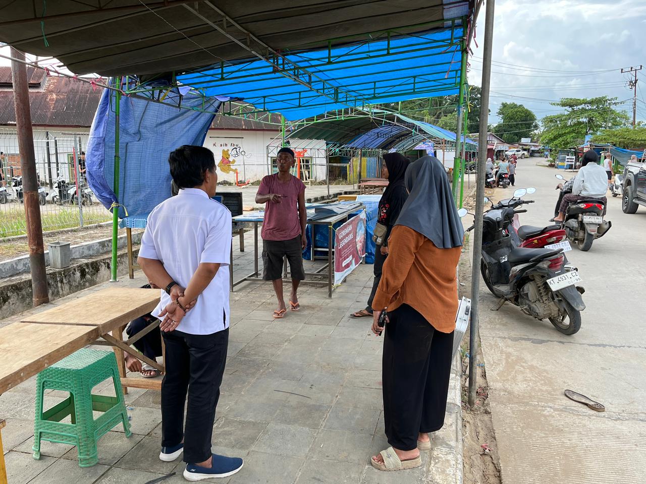 Camat Loa Kulu Tinjau Langsung Persiapan Pasar Ramadan di Halaman Parkir Lapangan Sepak Bola