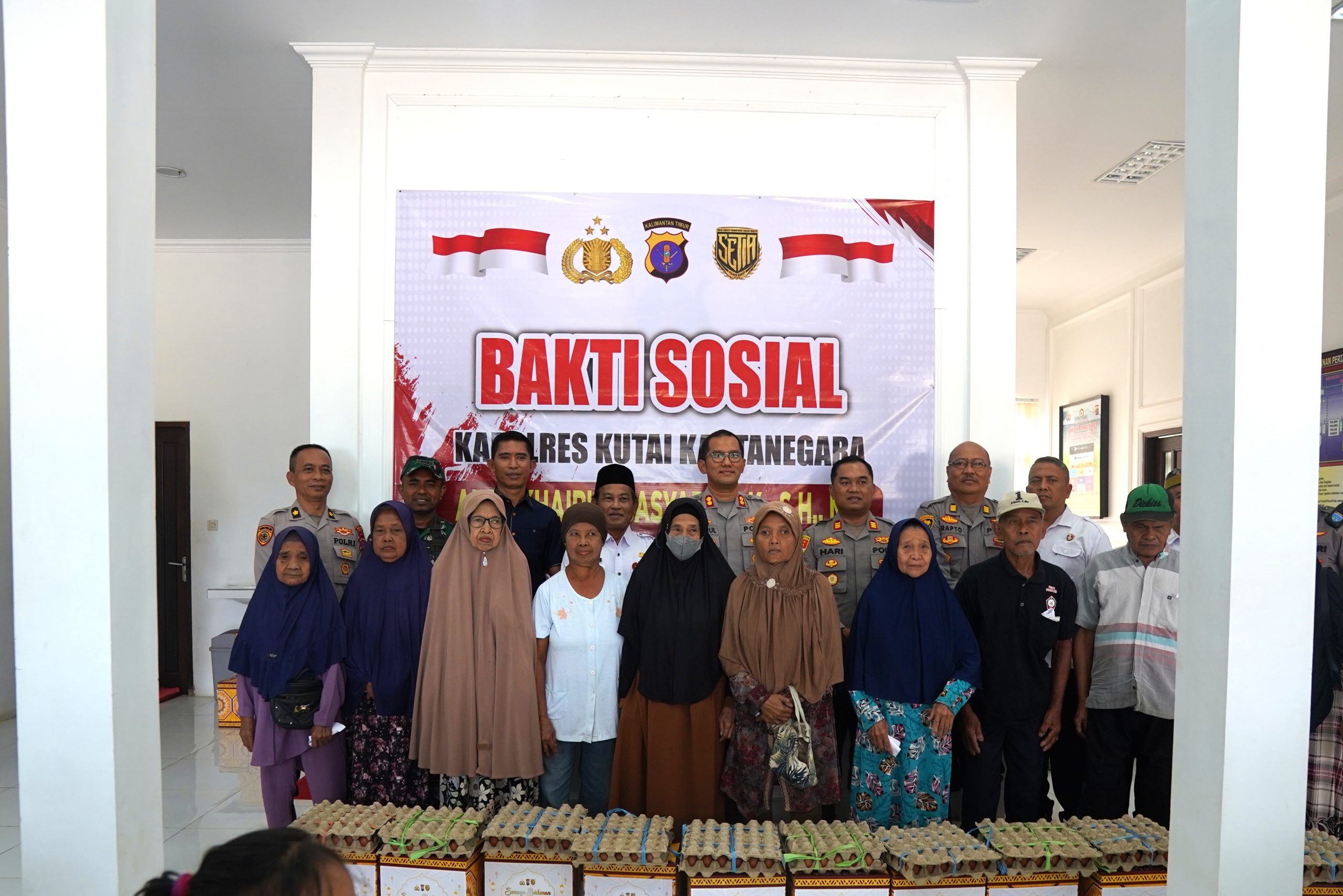 Camat Loa Kulu Hadiri Kunjungan Kerja Kapolres Kukar ke Polsek Loa Kulu, Dirangkai Bakti Sosial