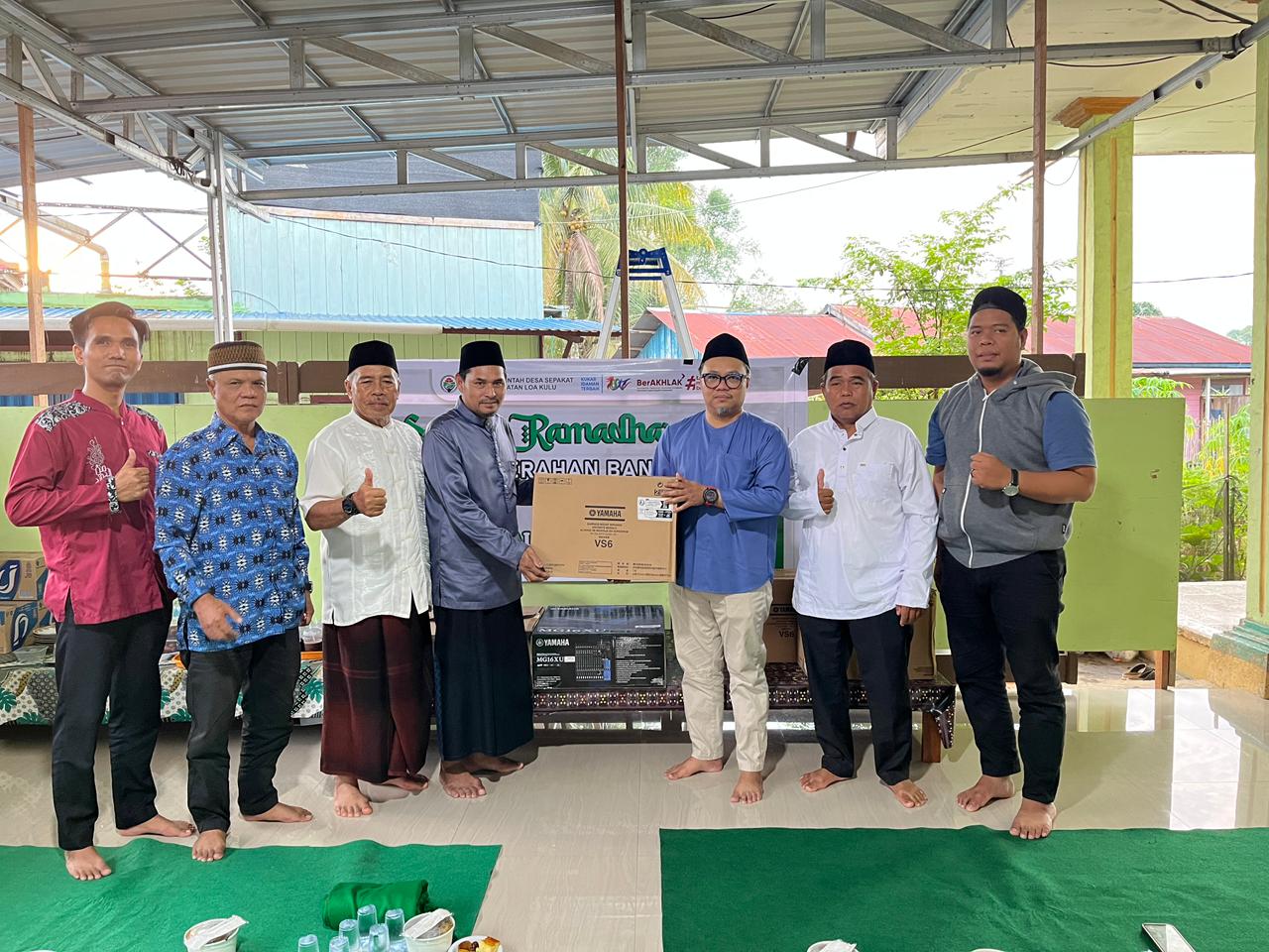 Sekcam Loa Kulu Hadiri Buka Bersama dan Penyerahan Bantuan Sound System di Desa Sepakat