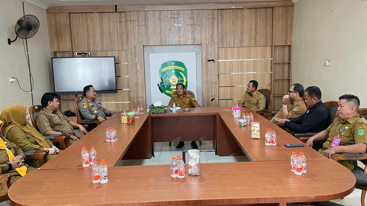 Pemerintah Kecamatan Loa Kulu Terima Kunjungan Kapolsek dalam Rangka Silaturahmi dan Halal Bihalal