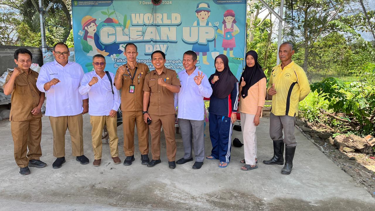 Kasi Pelayanan Umum Terima Kunjungan Pengelola Sampah Kecamatan Samboja di TPS3R Barokah Loa Kulu