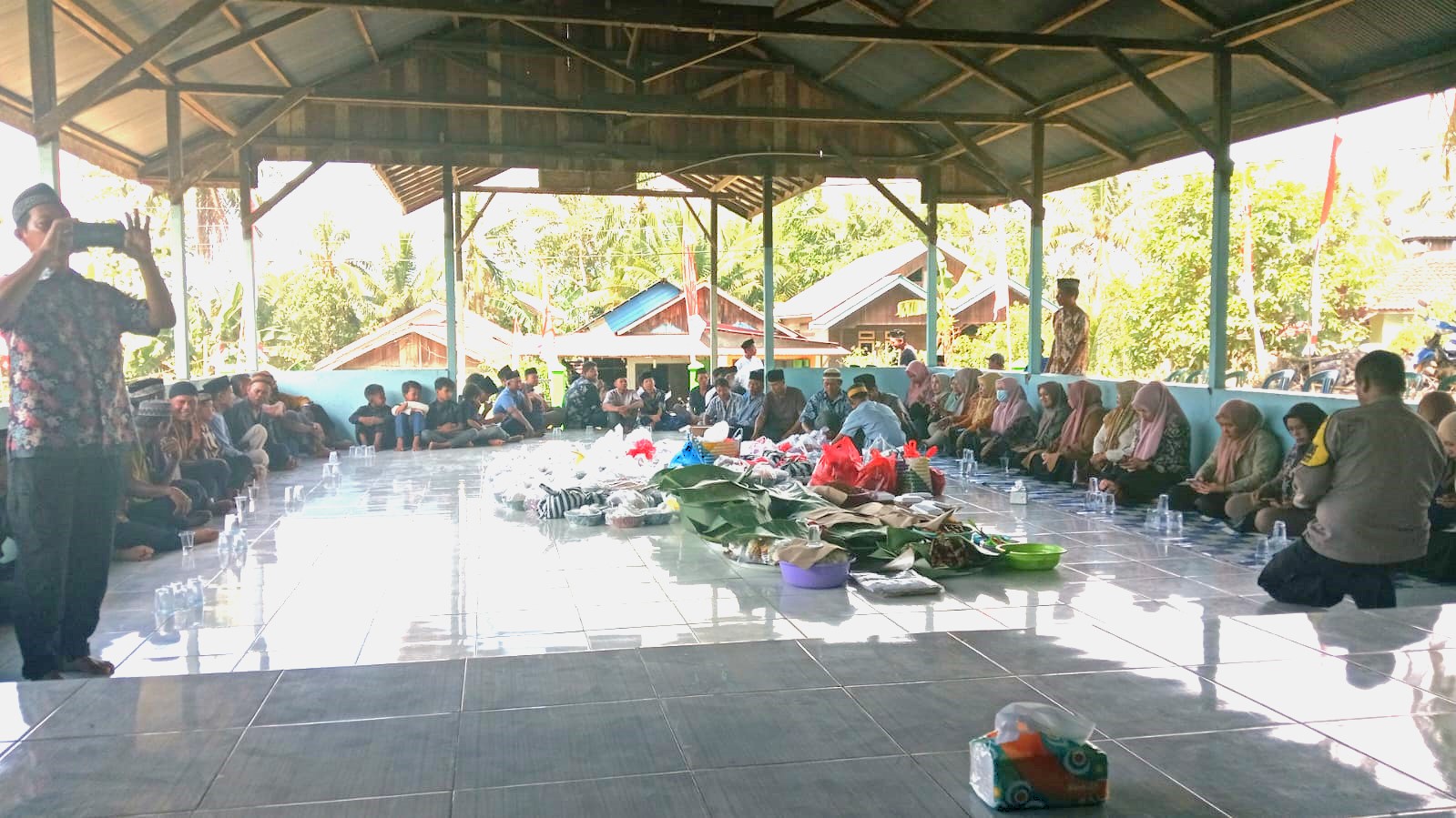 Kasi Kessos Kecamatan Loa Kulu Hadiri Kegiatan Bersih Desa di Dusun Taman Arum Desa Sumber Sari