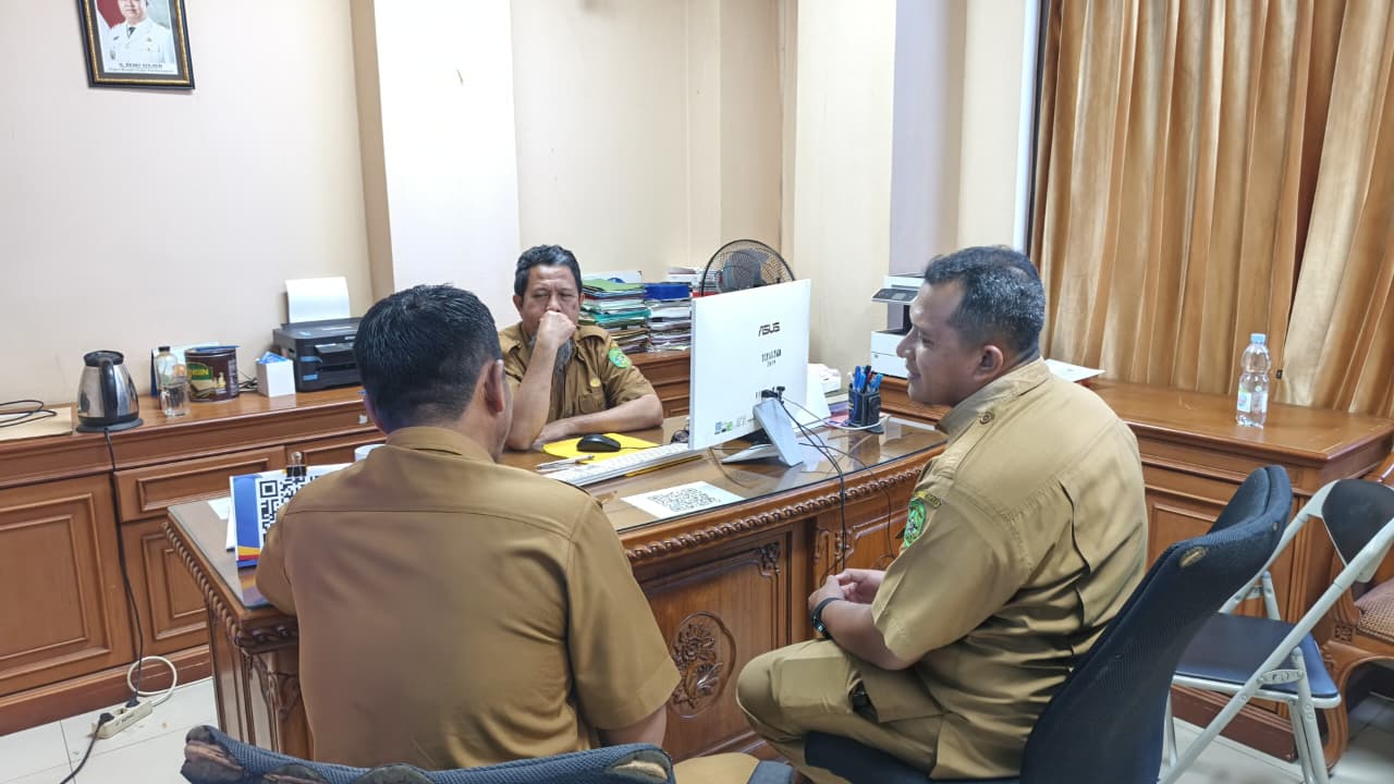 Kasi Pemerintahan Kecamatan Loa Kulu Laksanakan Koordinasi dan Konsultasi Hasil Pemilihan Anggota BPD Sumber Sari di DPMD