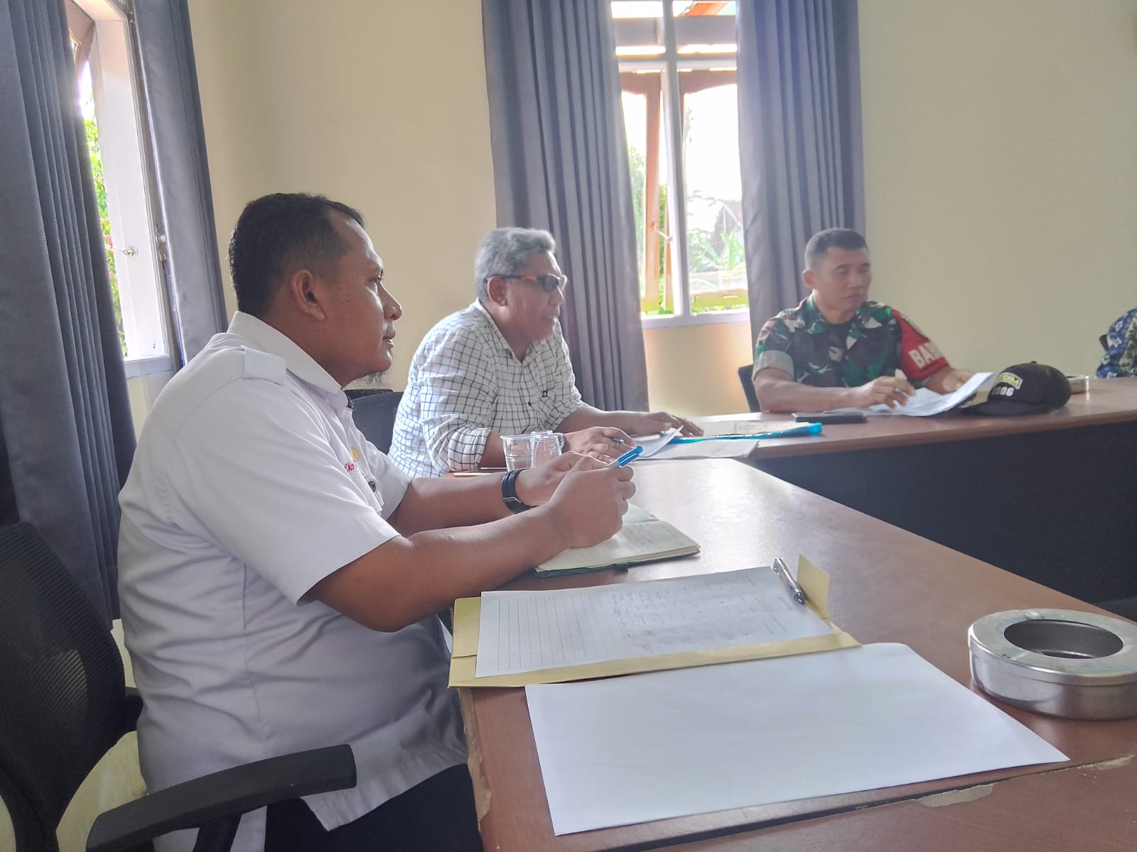 Kasi Pemerintahan Kecamatan Loa Kulu Hadiri Rapat Mediasi di Desa Jembayan