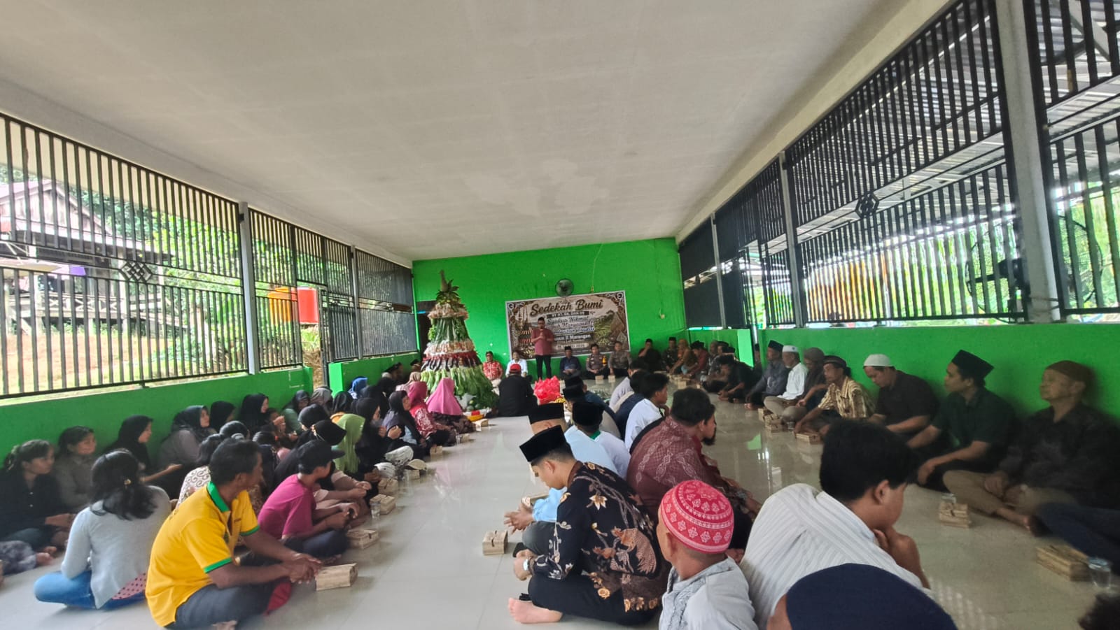 Sekretaris Camat Loa Kulu Hadiri Syukuran Sedekah Bumi Bersih Desa di Dusun II Merangan
