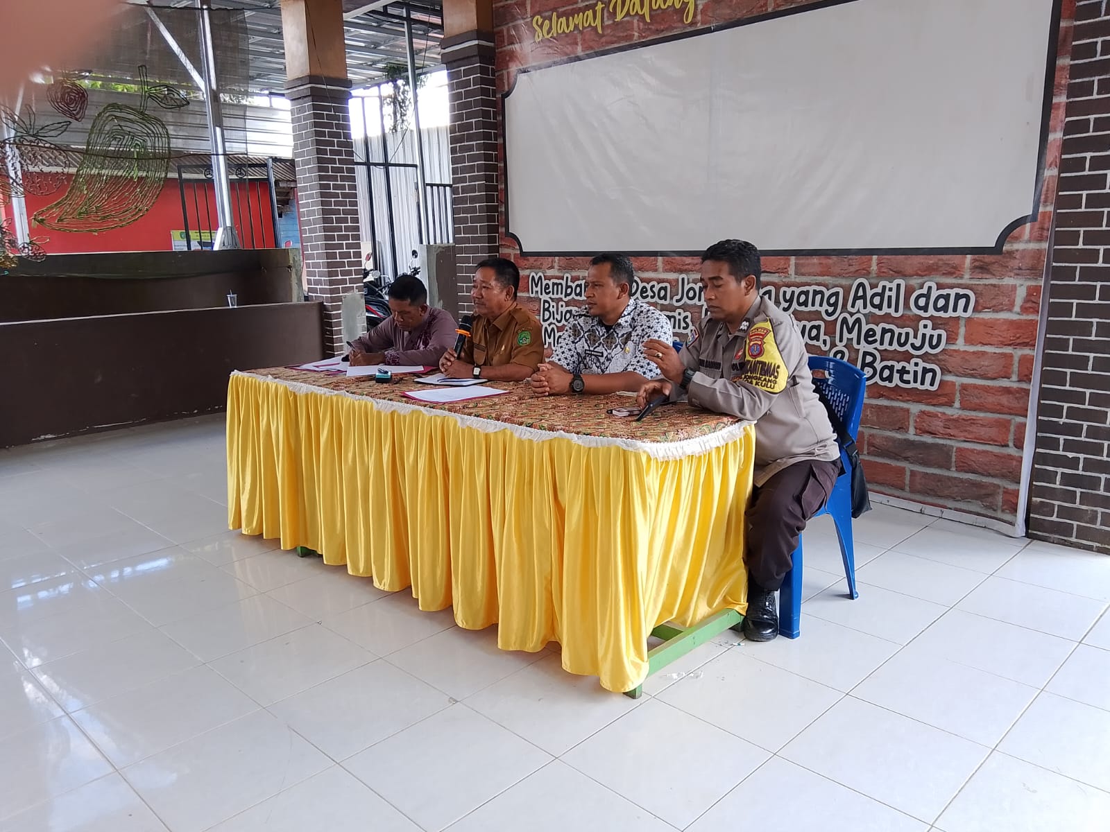 Kasi Pemerintahan Kecamatan Loa Kulu Hadiri Rapat Mediasi Lahan di Desa Jongkang