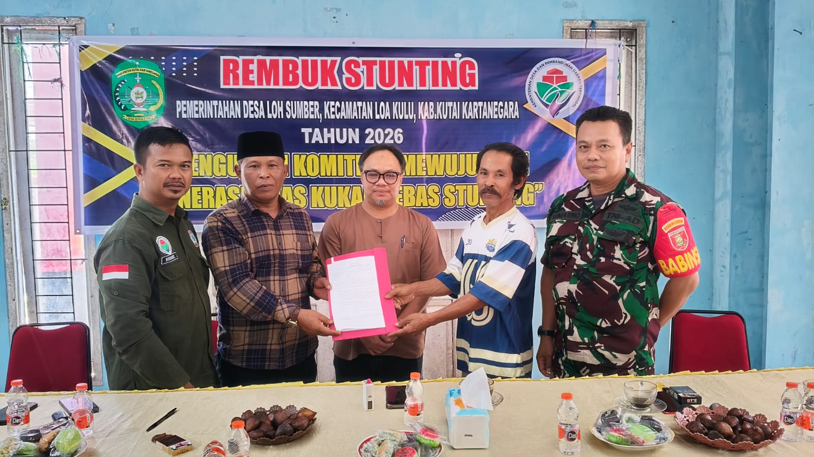 Sekcam Loa Kulu Hadiri Kegiatan Rembug Stunting di Desa Loh Sumber