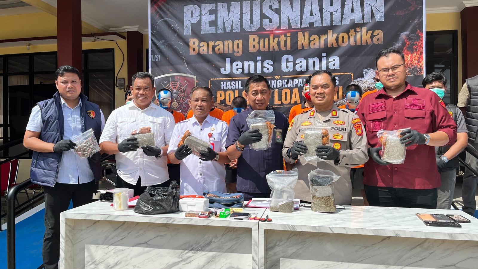 Camat Loa Kulu Hadiri Pemusnahan Barang Bukti Narkotika Hasil Ungkap Kasus Polsek Loa Kulu