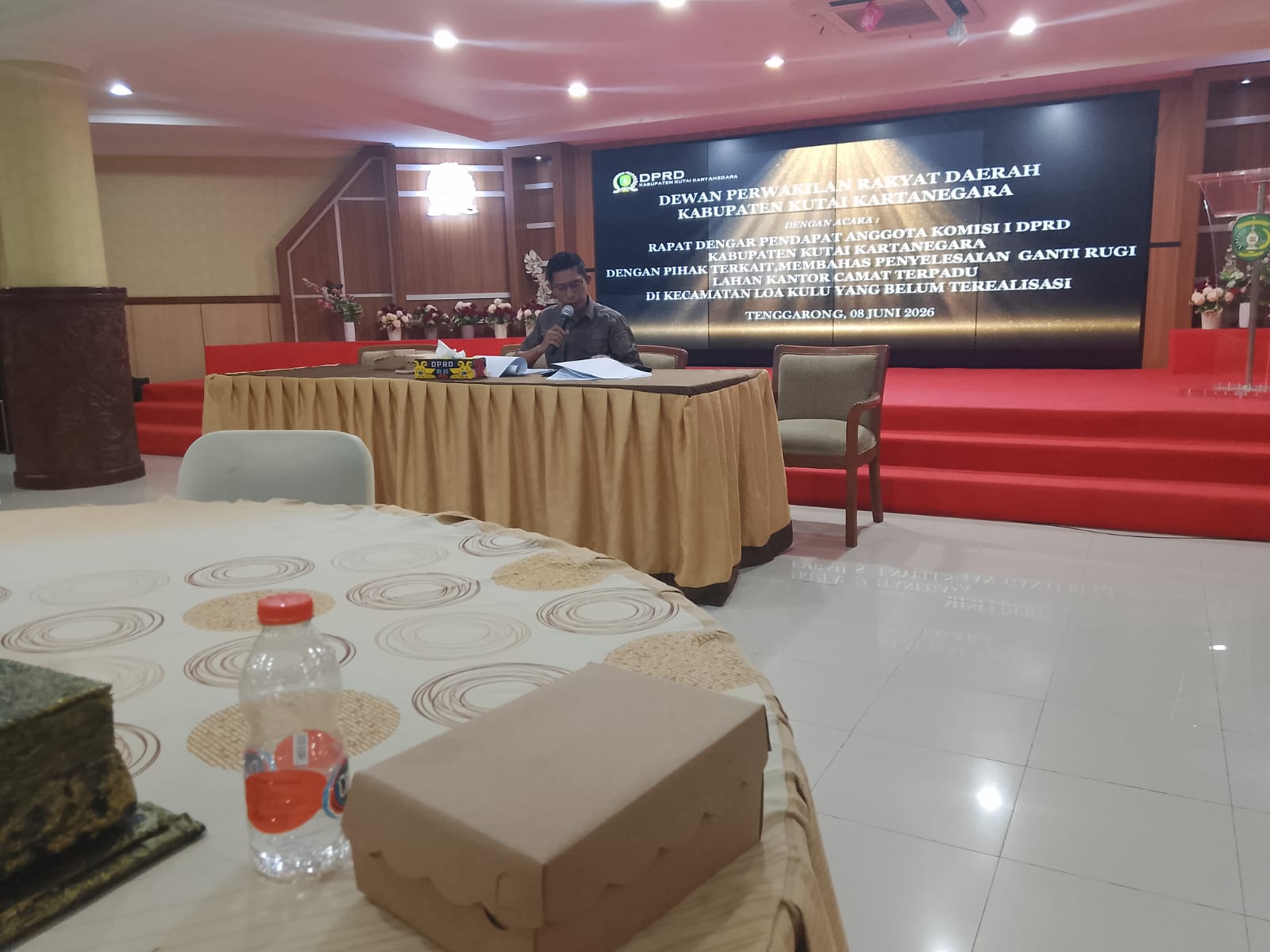 Sekcam dan Kasi Pemerintahan Kecamatan Loa Kulu Hadiri RDP Komisi I DPRD Kukar Bahas Penyelesaian Ganti Rugi Lahan Kantor Camat Terpadu