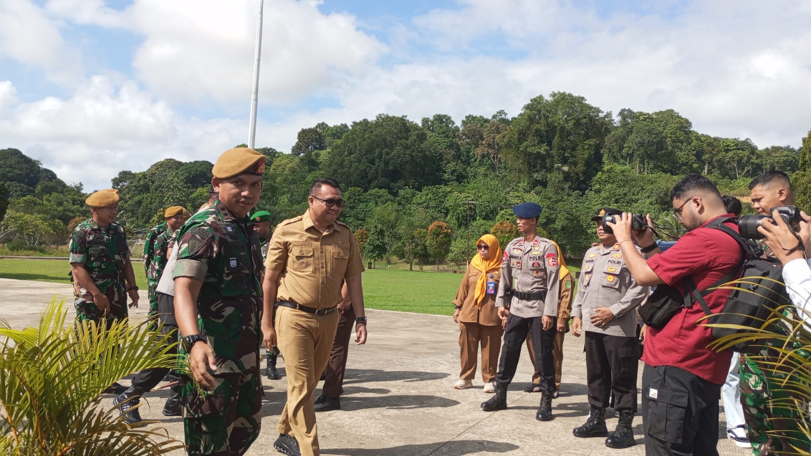 Kasi Trantib Loa Kulu Hadiri Penerimaan Alutsista dan Materi Kesisteman MLRS ITBM di Yonarmed 22/Kesuma Wirra