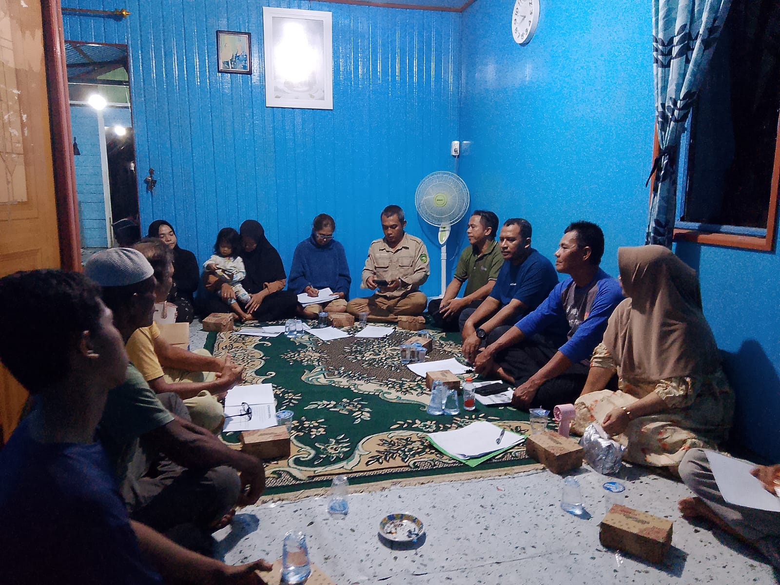 Kasi Pemerintahan Kecamatan Loa Kulu Dampingi Musyawarah Tingkat RT 9 dan Sosialisasi Program RT KU Terbaik di Desa Rempanga