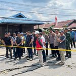 Sekcam Loa Kulu Dampingi Bupati Kukar Tinjau Langsung Jalan Longsor di Dusun Margasari