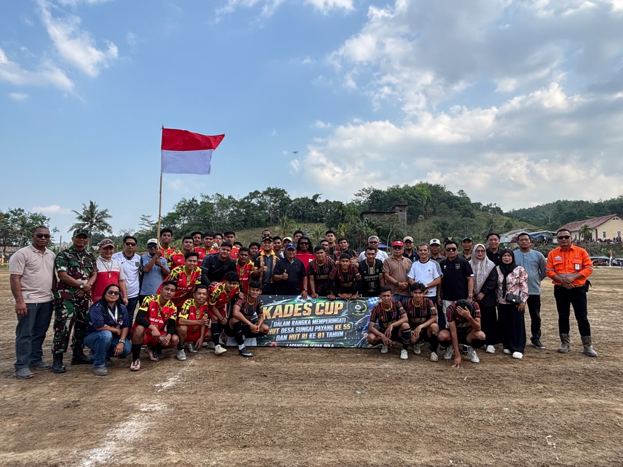 Camat Loa Kulu Hadiri Ceremony Pembukaan Turnamen Sepak Bola Sungai Payang Cup
