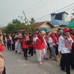 Semarakkan HUT ke-81 RI, Kasi PMD Kecamatan Loa Kulu Lepas Peserta Jalan Santai Sehat dan Zumba Ceria di Desa Sumber Sari