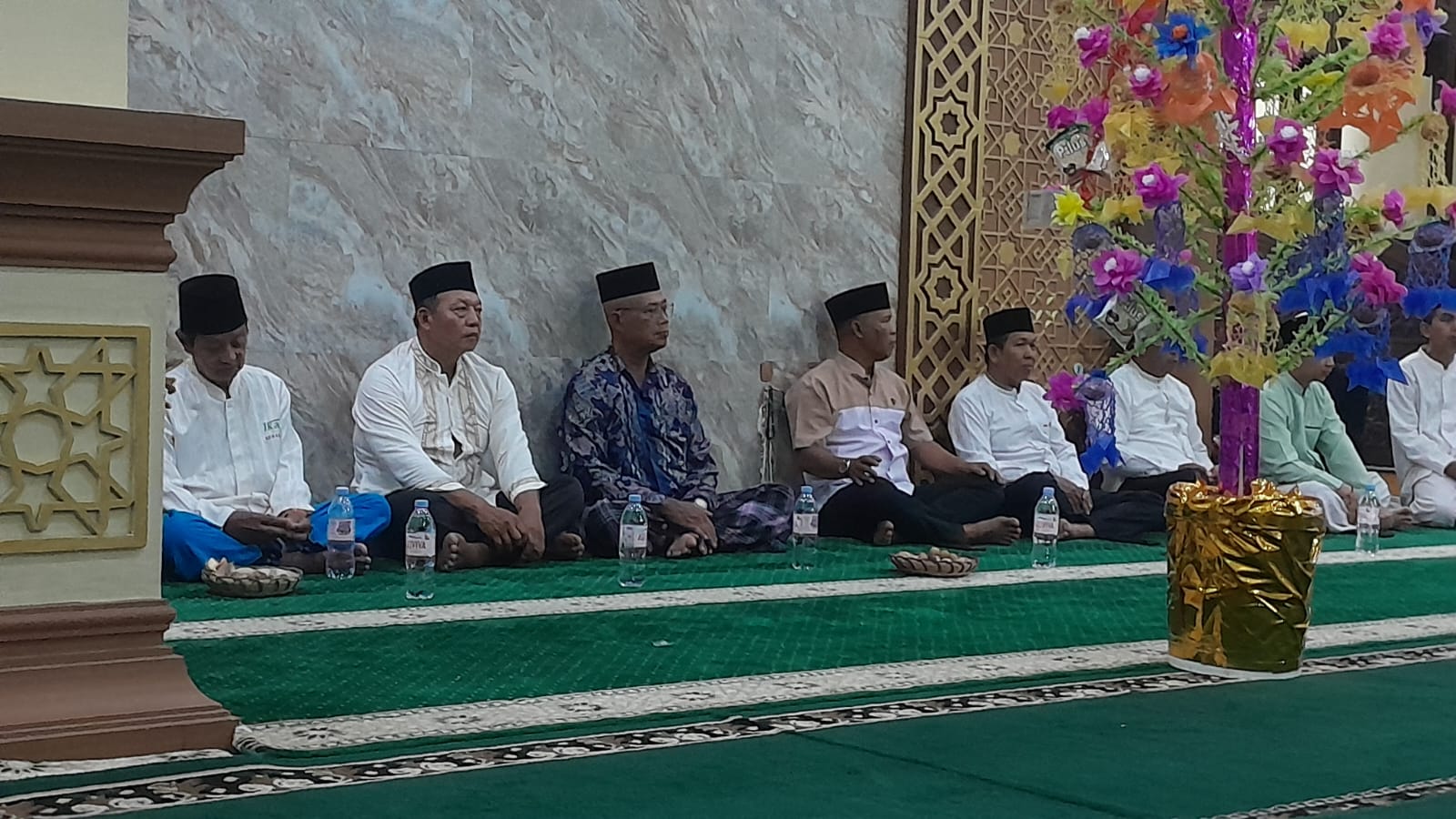 Kasi Kesejahteraan Sosial Kecamatan Loa Kulu Hadiri Peringatan Maulid Nabi Muhammad SAW di Masjid Al Hikmah Desa Loh Sumber