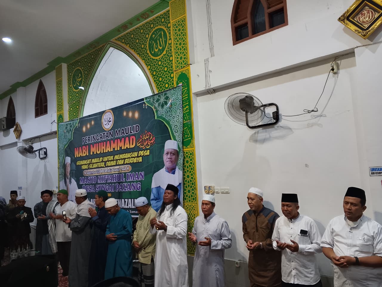 Masjid Miftahul Iman Sungai Payang Gelar Maulid Nabi, Pemerintah Kecamatan Loa Kulu Hadir Bersama Masyarakat