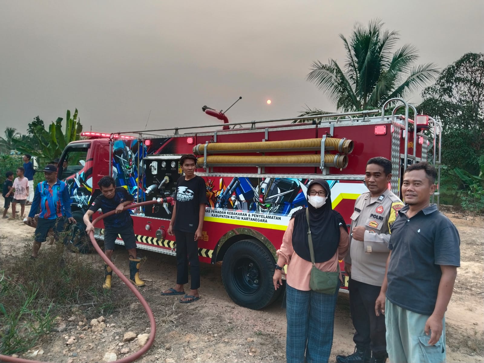 Sigap Tindak Lanjuti Laporan Warga, Kasi Trantib Loa Kulu Turun ke Lokasi Kebakaran di Desa Sepakat